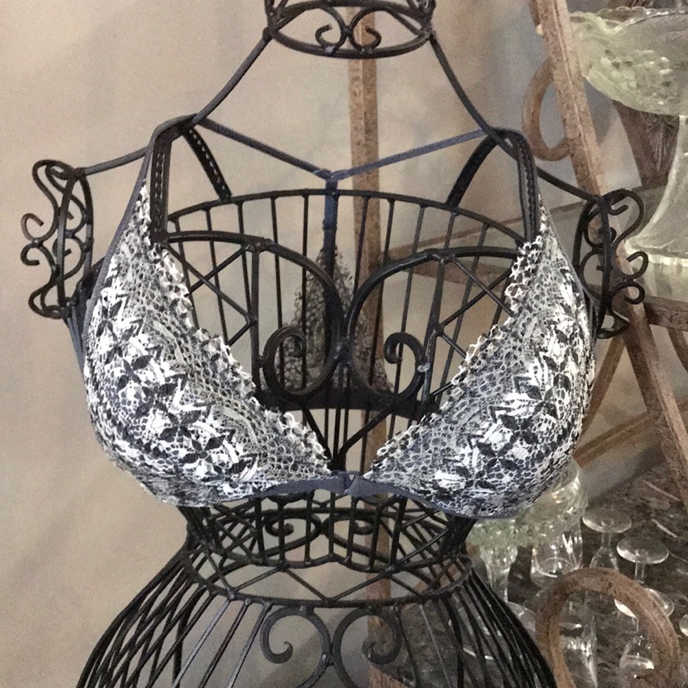 Body by Victoria bralette medium m vs grey white